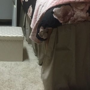 Bedskirt